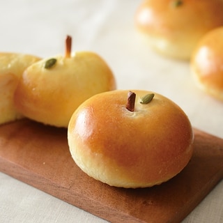 かわいい形で大人気！りんごの形のりんごパン